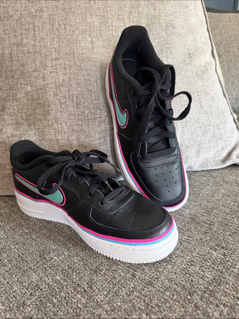 Nike Air Force 1 Low LV8 Miami Vice Size 8 EUC